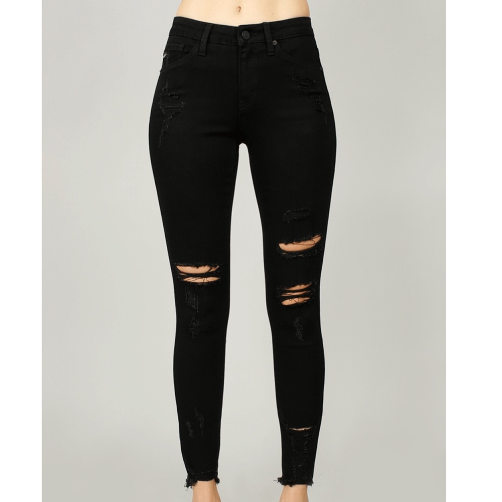 🚨1 Left 🚨 KanCan Black Distressed Raw Hem Ankle